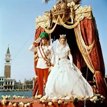 茜茜公主16岁嫁奥地利,丈夫妈宝婆婆强势,她只能疯狂追求美貌
