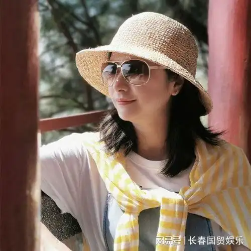 最美小师妹何美钿近照曝光,46岁容颜未改被赞冻龄