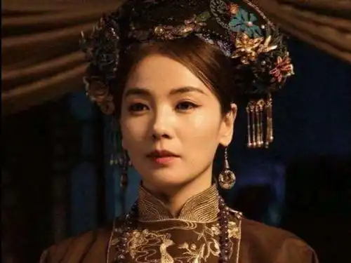 女星清装造型,赵丽颖娇俏,刘诗诗令人难忘,最惊艳的还是她
