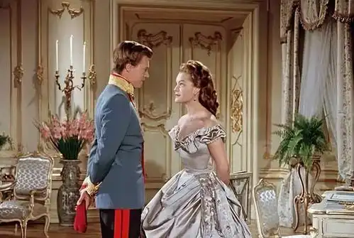 被誉为世界最美皇后,腰围大于50厘米就绝食,怀孕体重不过百