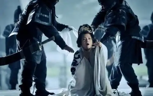 她是身怀六甲的贵妃,却被大臣活活勒死,一国之君为她下跪求情