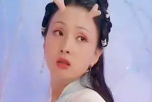 同是45岁左右,陶虹和李若彤都在自然老去,她看着年轻了20岁
