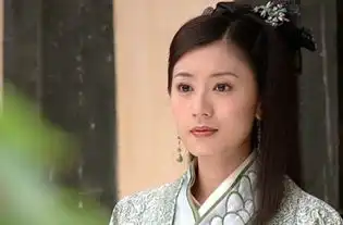 女子每天穿汉服五年没买时装范冰冰关晓彤迪丽热巴女星汉服造型pk谁更美
