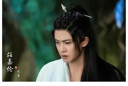 身材不够肌肉衣凑,任嘉伦新剧造型被吐槽希望越大,失望越大