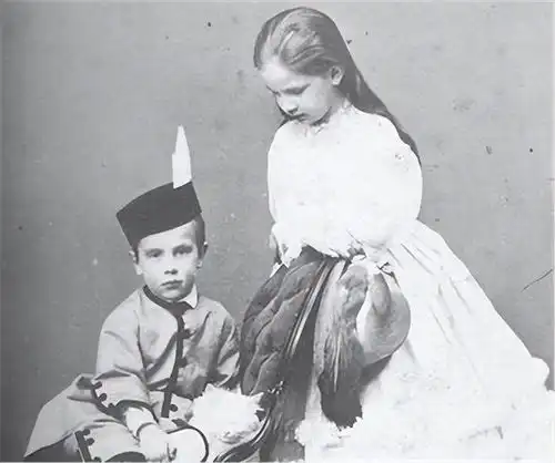 茜茜公主被称为欧洲百年第一美人,15岁嫁入皇室,61岁死于刺杀
