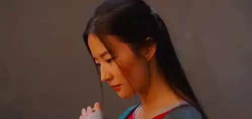 刘亦菲花木兰试装曝光,女神又飒又美舞剑花,眼神杀绝了
