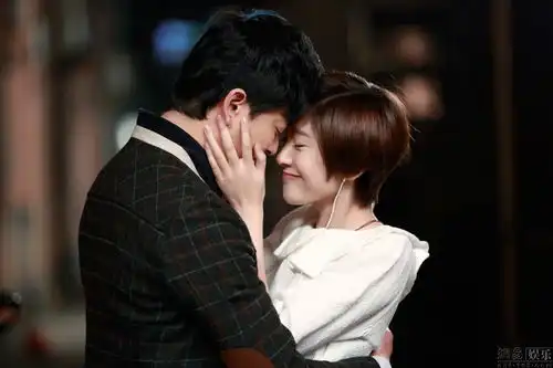 加油爱人曝剧照陈晓东称拍吻戏是技术
