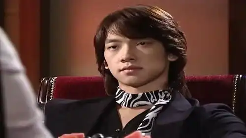 浪漫满屋郑智薰rain为了初恋和金圣洙酒桌对峙
