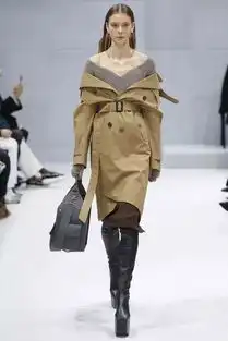 姑娘留步,你风衣在哪买的没错她们才不会告诉你呢