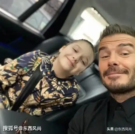 贝克汉姆一家亮相时装周,贝嫂品牌依旧极简风,小七从小可爱到大