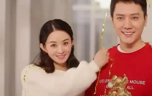 赵丽颖戴65万手镯参加商演,穿紧身裙还束腰,我被她产后的腰围迷了眼
