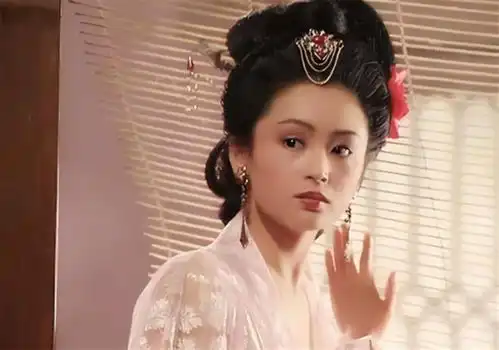 大圈第一美人陈红两大名导为其着迷,今55岁活的像25岁
