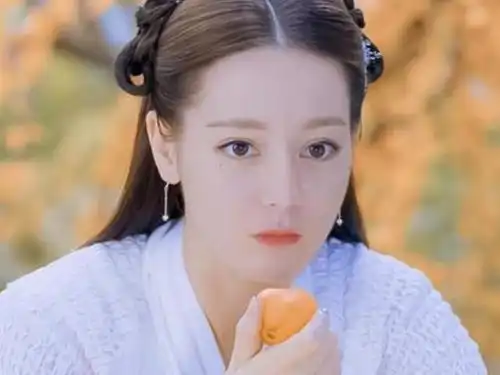 明星都客串过啥剧邓伦冰糖炖雪梨,杨幂枕上书,而她的竟成遗作
