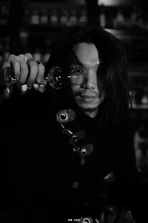 易白的相册深圳音乐人易白素颜原片黑白摄影