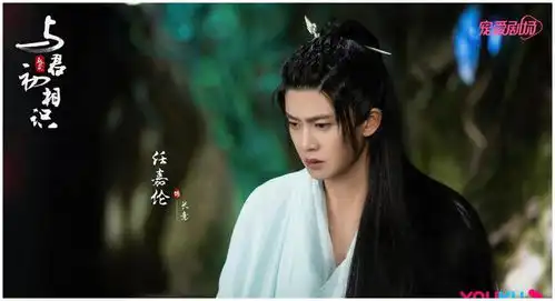 与君初相识阵容剧照迪丽热巴任嘉伦携手演绎浪漫爱情
