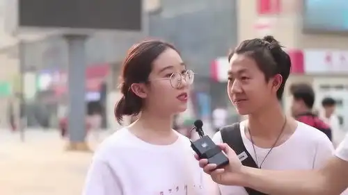 周星驰和吴京的电影,你最喜欢哪个人的电影妹子也不怕粉丝喷
