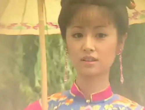 泉在济南过五一从趵突泉畔搬家至千佛山下,她怎么是大明湖畔的夏雨荷