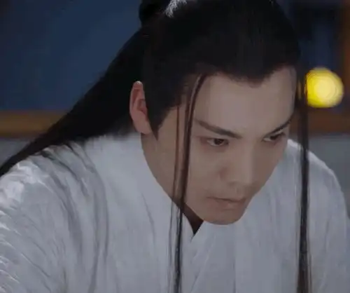 陈伟霆斛珠夫人剧照,明明现代装更帅啊
