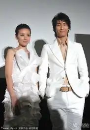 秋之白华展映董洁窦骁情侣装登对