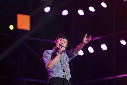 张杰的蓝色妖姬话筒图片
