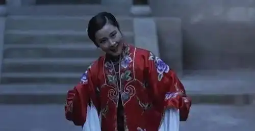 国家一级演员何赛飞嫁恩师之子恩爱至今,儿随母姓57岁风韵犹存