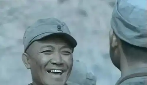 李云龙查寝过程中,看到朱子明不知去向当场拔枪,他发现了什么
