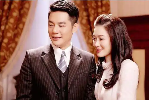 她陪伴丈夫21年,结果被嫩模3个月抢走,如今穿上婚纱令人惊艳
