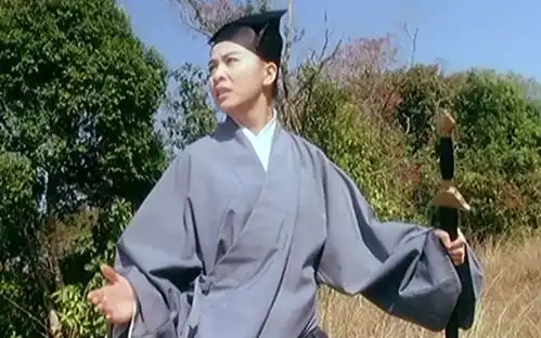 周伯通的版本很多,这两个是最经典,可很多人都不知道是谁演的
