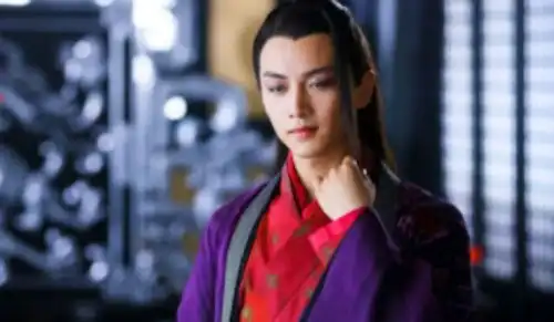 笑傲欲练此功,必先自宫,还有下半句,幸好东方不败看到了