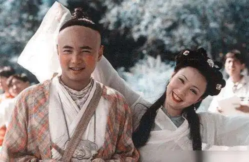 当初徐峥凭借这部剧爆红,却没发现女主角是赵丽颖,十分青涩