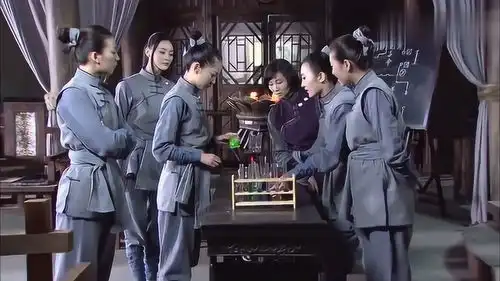 美女为接近汉奸刺杀,苦练霸王别姬,声音不重要关键是长相
