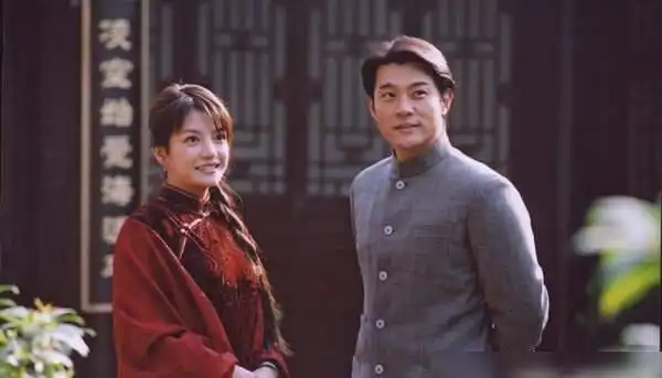 赵薇版本花木兰的眼睛第一次不是很大
