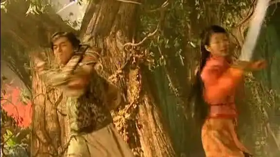 仙剑奇侠传胡歌和安以轩双剑合并,竟都不是妖怪的对手,美女还进来添乱