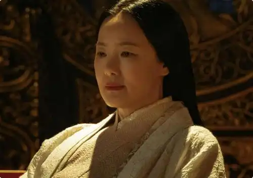 这次轮到钟楚曦翻车了武则天剧照一出,观众直呼辣眼睛