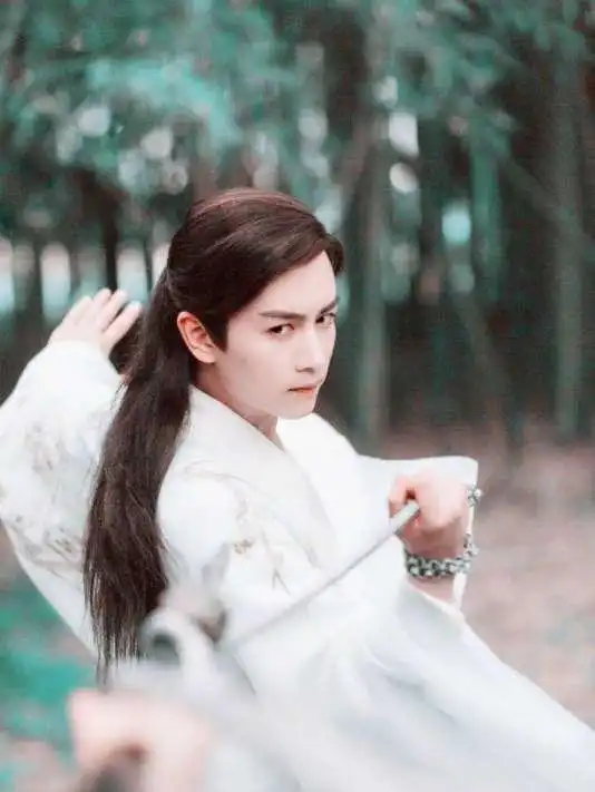 炙手可热的英年早婚任嘉伦戴向宇张若昀董子健陈晓