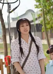 刘晓庆新剧梳麻花辫再演少女
