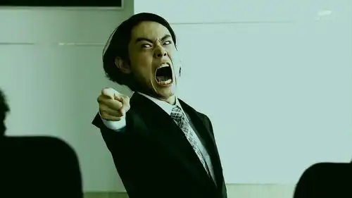 日本首相与儿子互换身体,这部日剧真敢拍,烂梗玩出新高度
