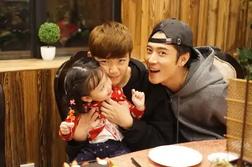 张丹峰洪欣一家为女儿庆生
