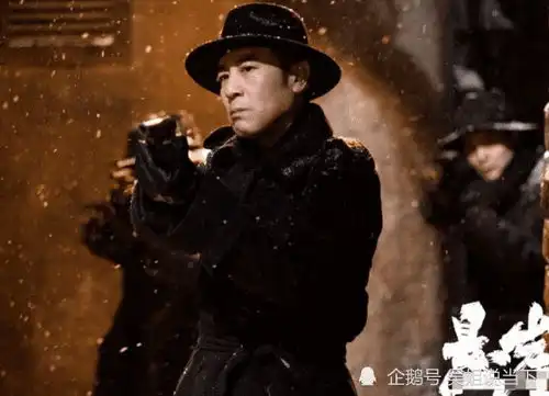 电影悬崖之上,老周奋力阻止,扣了朱亚文半天嘴
