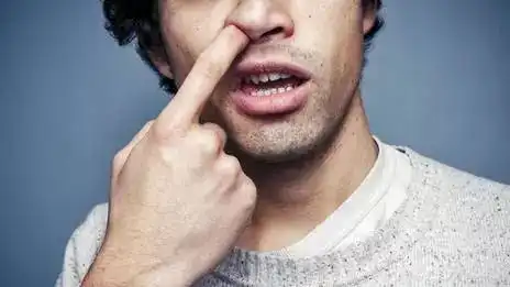 挖鼻孔竟能引发不良后果
