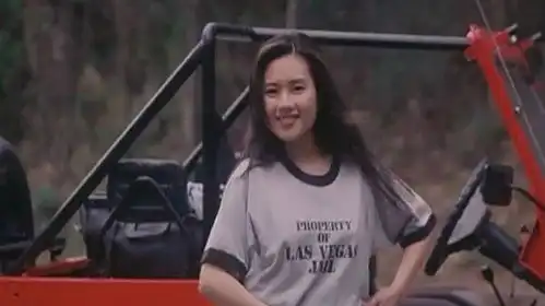 香港大尺度电影蜜桃成熟时富家女放着英国夏令营不去,偏要偷会男友谁料直接撞破劈腿现场
