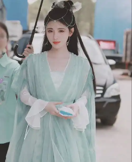 鞠婧祎新剧定档,不仅她妆容仍是半永久,男主古装也都一个样