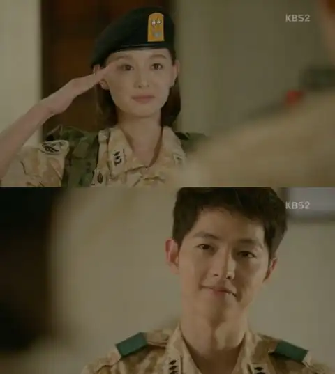 宋仲基客串泪之女王剧照公开黑道律师文森佐导演二度合作,神秘角色今晚登场