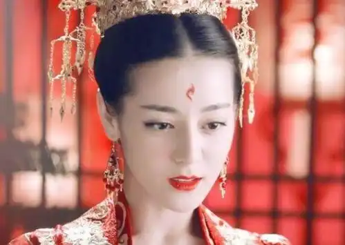 热巴又一新古装剧来袭我却注意女二号,又美又飒颜值不输热巴
