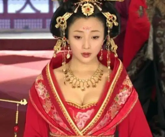 郑爽出演杨贵妃引热议看到定妆照后,网友直呼别有一番韵味
