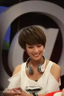 邓超谢楠现场演绎主题歌柳岩谈片中云梅爱情观
