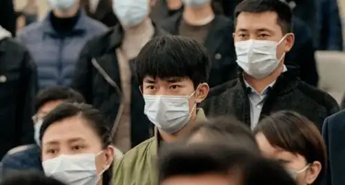 真实震撼催泪中国医生正在巨幕热映