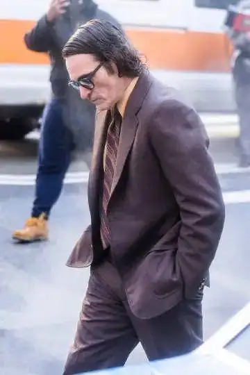 小丑2全新照片哈莉奎因亲吻一名女性,双面人出现