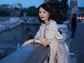 别再穿打底裤了,现在流行这么穿保暖又显瘦
