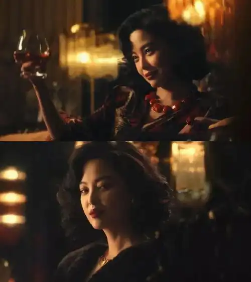 37岁辛芷蕾穿深v秀身材,镜头拉近,这冲击力太大了...
